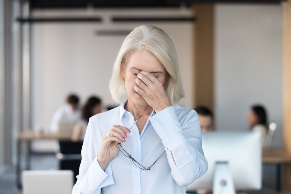 Woman experiencing afternoon fatigue and mental fog at work
